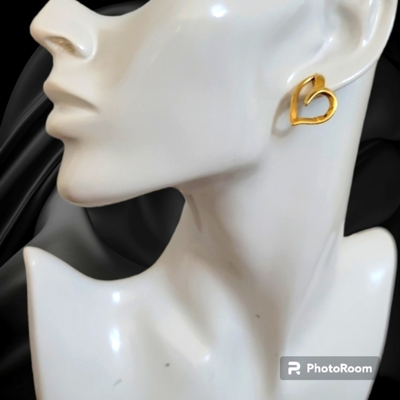VTG Goldtone Heart Cutout Post Earrings - Picture 1 of 5